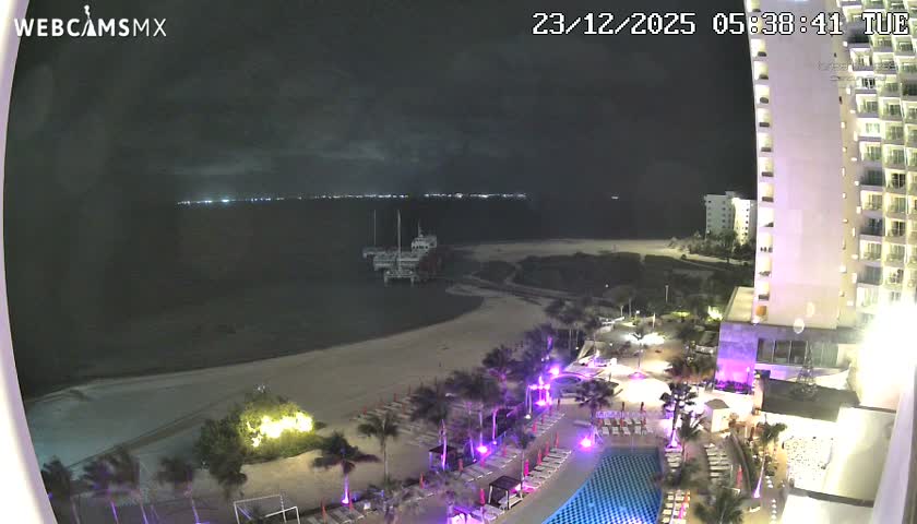 Cancun, Playa Juanito & Isla Mujeres Garrafon/Dolphin Discovery Ferry Live Cam - Zona Hotelera, Cancún, Quintana Roo, Mexico