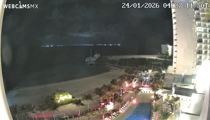 Cancun, Playa Juanito & Isla Mujeres Garrafon/Dolphin Discovery Ferry Live Cam - Zona Hotelera, Cancún, Quintana Roo, Mexico