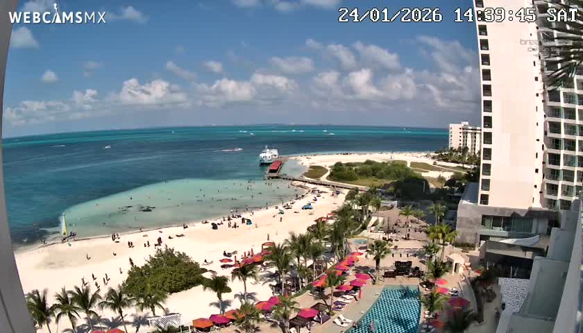 Cancun, Playa Juanito & Isla Mujeres Garrafon/Dolphin Discovery Ferry Live Cam - Zona Hotelera, Cancún, Quintana Roo, Mexico