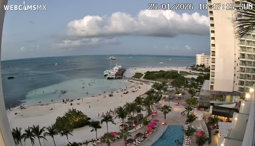 Cancun, Playa Juanito & Isla Mujeres Garrafon/Dolphin Discovery Ferry Live Cam - Zona Hotelera, Cancún, Quintana Roo, Mexico