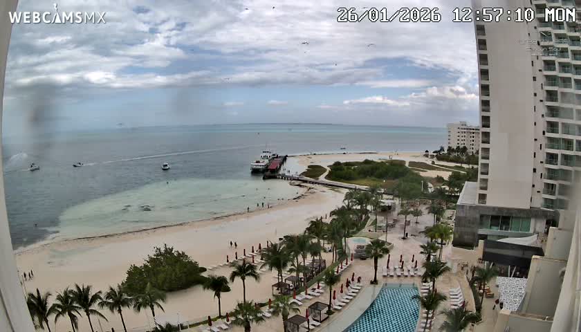 Cancun, Playa Juanito & Isla Mujeres Garrafon/Dolphin Discovery Ferry Live Cam - Zona Hotelera, Cancún, Quintana Roo, Mexico
