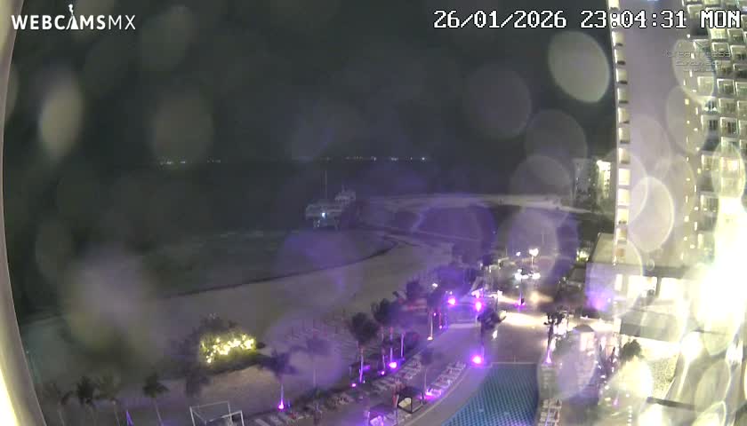Cancun, Playa Juanito & Isla Mujeres Garrafon/Dolphin Discovery Ferry Live Cam - Zona Hotelera, Cancún, Quintana Roo, Mexico