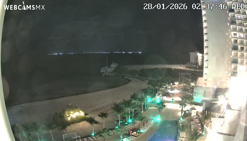 Cancun, Playa Juanito & Isla Mujeres Garrafon/Dolphin Discovery Ferry Live Cam - Zona Hotelera, Cancún, Quintana Roo, Mexico