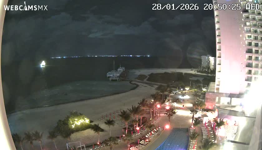 Cancun, Playa Juanito & Isla Mujeres Garrafon/Dolphin Discovery Ferry Live Cam - Zona Hotelera, Cancún, Quintana Roo, Mexico