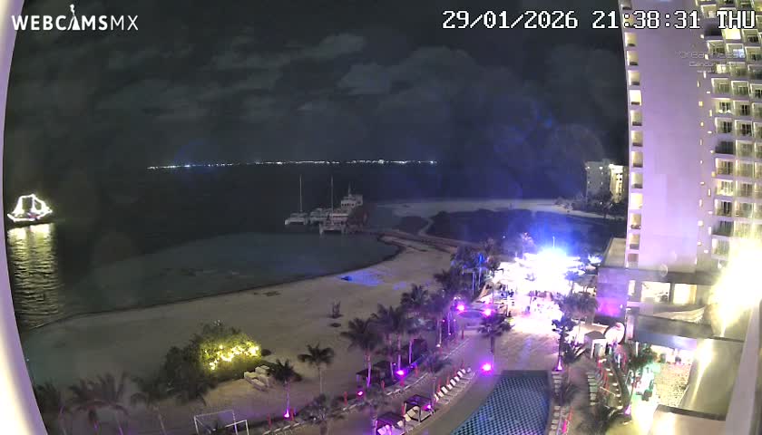 Cancun, Playa Juanito & Isla Mujeres Garrafon/Dolphin Discovery Ferry Live Cam - Zona Hotelera, Cancún, Quintana Roo, Mexico