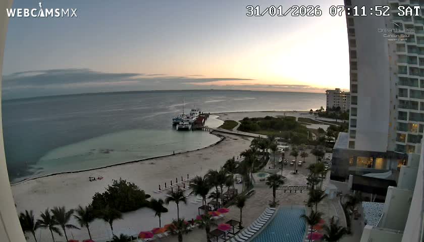 Cancun, Playa Juanito & Isla Mujeres Garrafon/Dolphin Discovery Ferry Live Cam - Zona Hotelera, Cancún, Quintana Roo, Mexico
