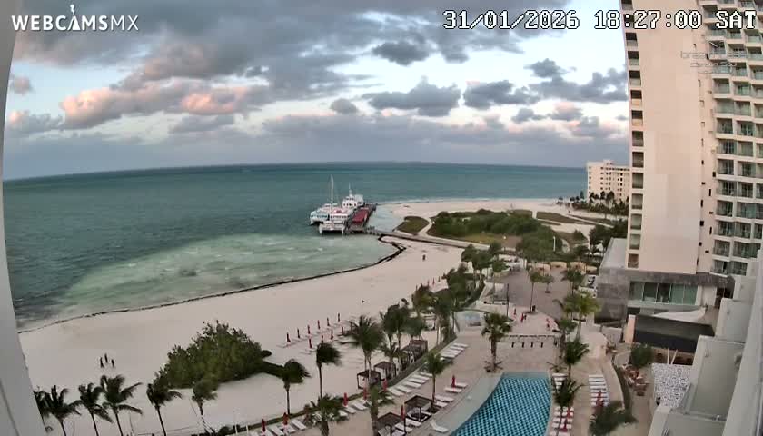 Cancun, Playa Juanito & Isla Mujeres Garrafon/Dolphin Discovery Ferry Live Cam - Zona Hotelera, Cancún, Quintana Roo, Mexico