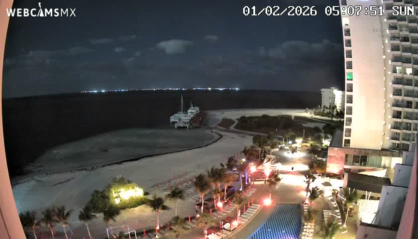 Cancun, Playa Juanito & Isla Mujeres Garrafon/Dolphin Discovery Ferry Live Cam - Zona Hotelera, Cancún, Quintana Roo, Mexico