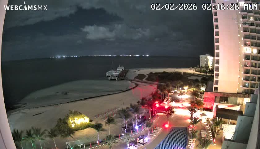 Cancun, Playa Juanito & Isla Mujeres Garrafon/Dolphin Discovery Ferry Live Cam - Zona Hotelera, Cancún, Quintana Roo, Mexico