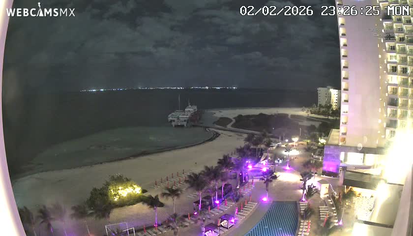 Cancun, Playa Juanito & Isla Mujeres Garrafon/Dolphin Discovery Ferry Live Cam - Zona Hotelera, Cancún, Quintana Roo, Mexico