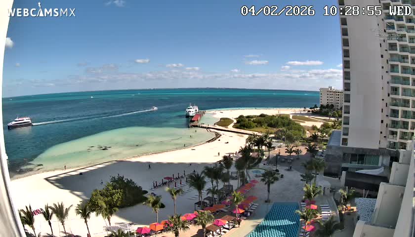 Cancun, Playa Juanito & Isla Mujeres Garrafon/Dolphin Discovery Ferry Live Cam - Zona Hotelera, Cancún, Quintana Roo, Mexico