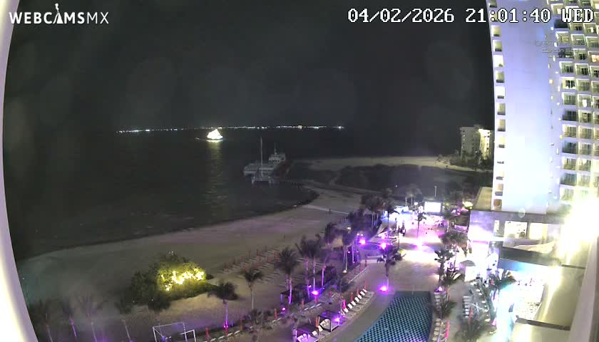 Cancun, Playa Juanito & Isla Mujeres Garrafon/Dolphin Discovery Ferry Live Cam - Zona Hotelera, Cancún, Quintana Roo, Mexico