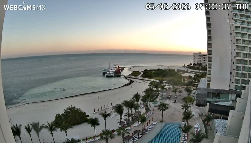 Cancun, Playa Juanito & Isla Mujeres Garrafon/Dolphin Discovery Ferry Live Cam - Zona Hotelera, Cancún, Quintana Roo, Mexico