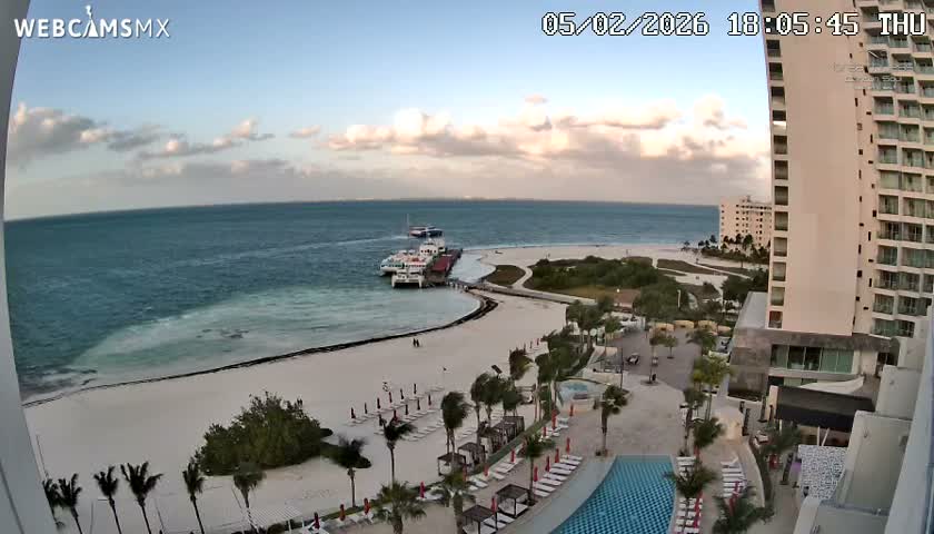 Cancun, Playa Juanito & Isla Mujeres Garrafon/Dolphin Discovery Ferry Live Cam - Zona Hotelera, Cancún, Quintana Roo, Mexico