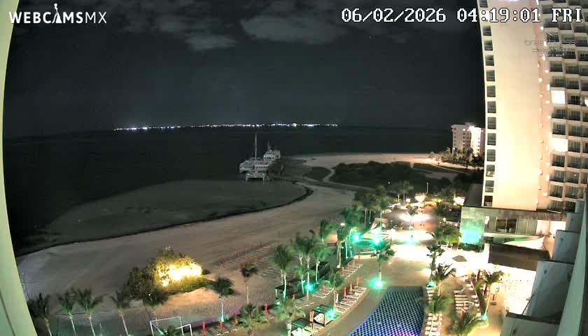 Cancun, Playa Juanito & Isla Mujeres Garrafon/Dolphin Discovery Ferry Live Cam - Zona Hotelera, Cancún, Quintana Roo, Mexico