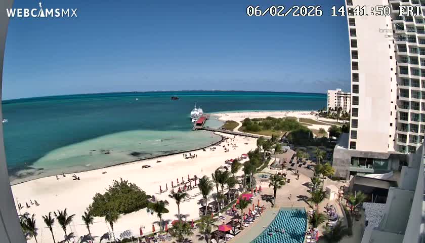 Cancun, Playa Juanito & Isla Mujeres Garrafon/Dolphin Discovery Ferry Live Cam - Zona Hotelera, Cancún, Quintana Roo, Mexico