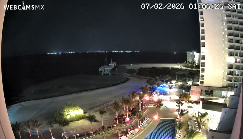 Cancun, Playa Juanito & Isla Mujeres Garrafon/Dolphin Discovery Ferry Live Cam - Zona Hotelera, Cancún, Quintana Roo, Mexico