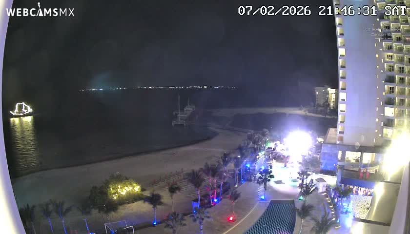 Cancun, Playa Juanito & Isla Mujeres Garrafon/Dolphin Discovery Ferry Live Cam - Zona Hotelera, Cancún, Quintana Roo, Mexico