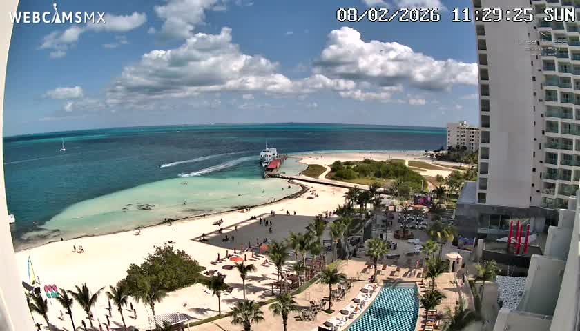 Cancun, Playa Juanito & Isla Mujeres Garrafon/Dolphin Discovery Ferry Live Cam - Zona Hotelera, Cancún, Quintana Roo, Mexico