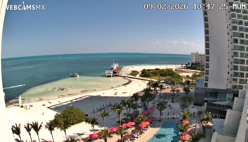 Cancun, Playa Juanito & Isla Mujeres Garrafon/Dolphin Discovery Ferry Live Cam - Zona Hotelera, Cancún, Quintana Roo, Mexico