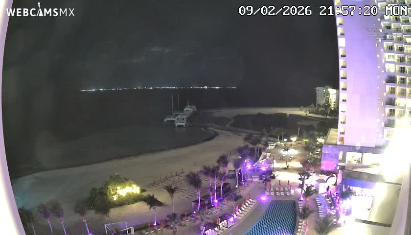 Cancun, Playa Juanito & Isla Mujeres Garrafon/Dolphin Discovery Ferry Live Cam - Zona Hotelera, Cancún, Quintana Roo, Mexico