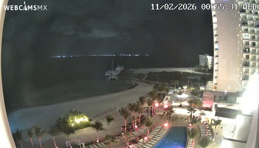 Cancun, Playa Juanito & Isla Mujeres Garrafon/Dolphin Discovery Ferry Live Cam - Zona Hotelera, Cancún, Quintana Roo, Mexico