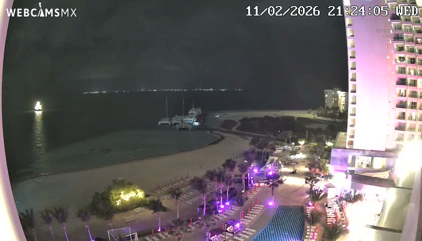 Cancun, Playa Juanito & Isla Mujeres Garrafon/Dolphin Discovery Ferry Live Cam - Zona Hotelera, Cancún, Quintana Roo, Mexico