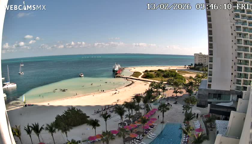 Cancun, Playa Juanito & Isla Mujeres Garrafon/Dolphin Discovery Ferry Live Cam - Zona Hotelera, Cancún, Quintana Roo, Mexico