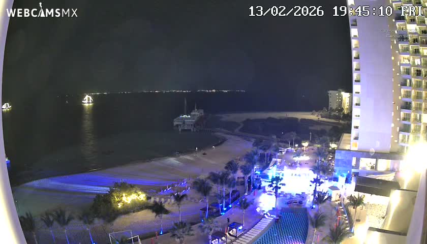 Cancun, Playa Juanito & Isla Mujeres Garrafon/Dolphin Discovery Ferry Live Cam - Zona Hotelera, Cancún, Quintana Roo, Mexico