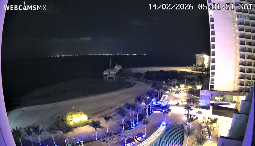 Cancun, Playa Juanito & Isla Mujeres Garrafon/Dolphin Discovery Ferry Live Cam - Zona Hotelera, Cancún, Quintana Roo, Mexico