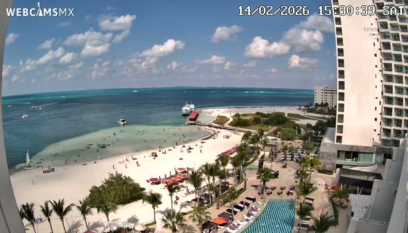 Cancun, Playa Juanito & Isla Mujeres Garrafon/Dolphin Discovery Ferry Live Cam - Zona Hotelera, Cancún, Quintana Roo, Mexico