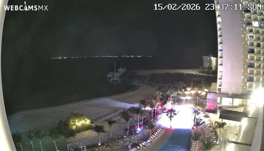 Cancun, Playa Juanito & Isla Mujeres Garrafon/Dolphin Discovery Ferry Live Cam - Zona Hotelera, Cancún, Quintana Roo, Mexico