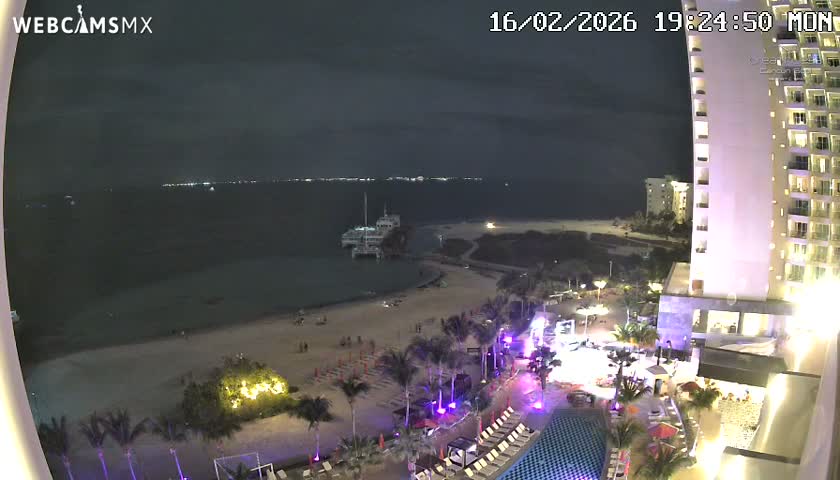 Cancun, Playa Juanito & Isla Mujeres Garrafon/Dolphin Discovery Ferry Live Cam - Zona Hotelera, Cancún, Quintana Roo, Mexico