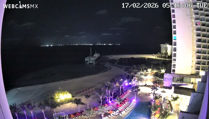 Cancun, Playa Juanito & Isla Mujeres Garrafon/Dolphin Discovery Ferry Live Cam - Zona Hotelera, Cancún, Quintana Roo, Mexico