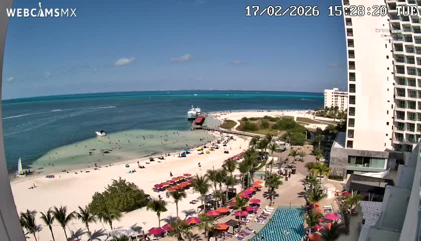 Cancun, Playa Juanito & Isla Mujeres Garrafon/Dolphin Discovery Ferry Live Cam - Zona Hotelera, Cancún, Quintana Roo, Mexico