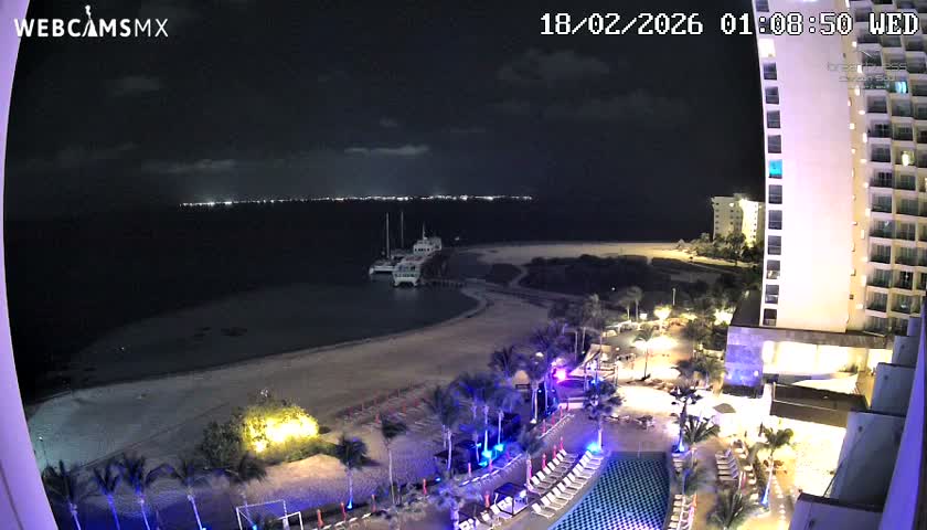 Cancun, Playa Juanito & Isla Mujeres Garrafon/Dolphin Discovery Ferry Live Cam - Zona Hotelera, Cancún, Quintana Roo, Mexico