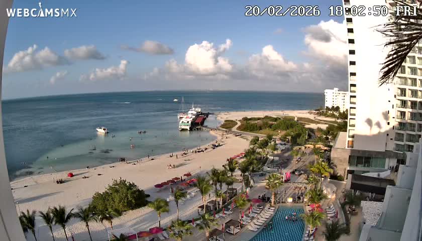 Cancun, Playa Juanito & Isla Mujeres Garrafon/Dolphin Discovery Ferry Live Cam - Zona Hotelera, Cancún, Quintana Roo, Mexico