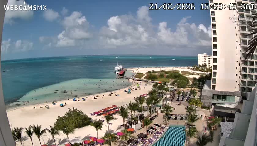 Cancun, Playa Juanito & Isla Mujeres Garrafon/Dolphin Discovery Ferry Live Cam - Zona Hotelera, Cancún, Quintana Roo, Mexico