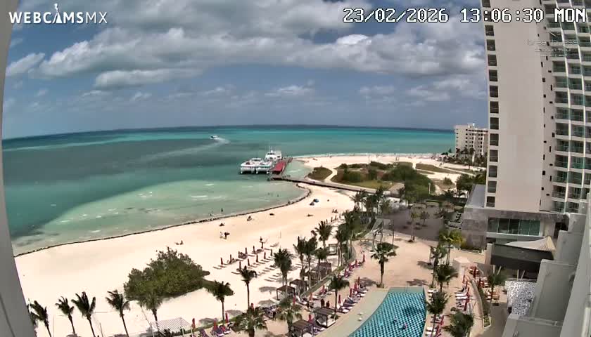 Cancun, Playa Juanito & Isla Mujeres Garrafon/Dolphin Discovery Ferry Live Cam - Zona Hotelera, Cancún, Quintana Roo, Mexico