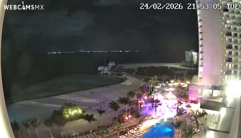 Cancun, Playa Juanito & Isla Mujeres Garrafon/Dolphin Discovery Ferry Live Cam - Zona Hotelera, Cancún, Quintana Roo, Mexico
