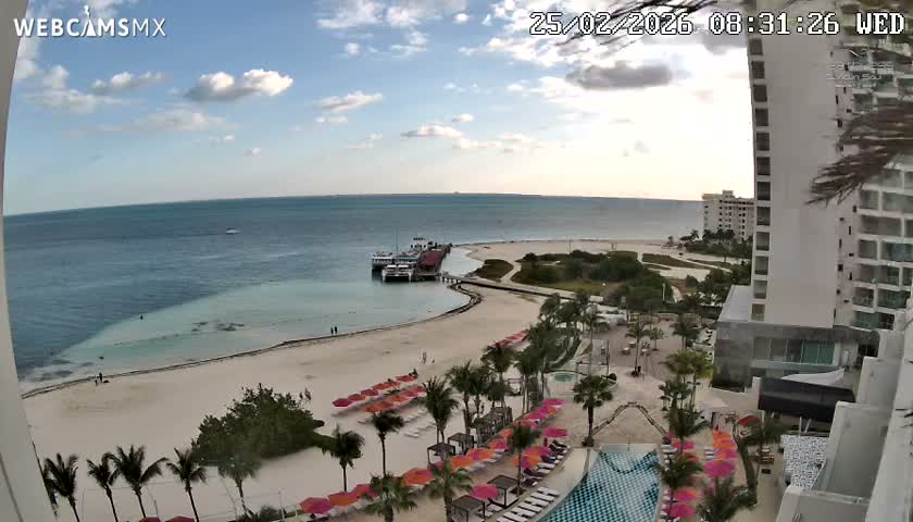 Cancun, Playa Juanito & Isla Mujeres Garrafon/Dolphin Discovery Ferry Live Cam - Zona Hotelera, Cancún, Quintana Roo, Mexico