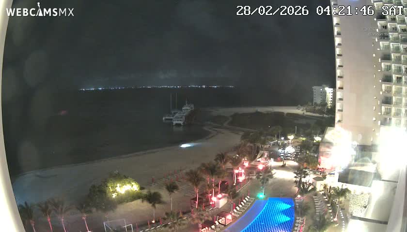 Cancun, Playa Juanito & Isla Mujeres Garrafon/Dolphin Discovery Ferry Live Cam - Zona Hotelera, Cancún, Quintana Roo, Mexico
