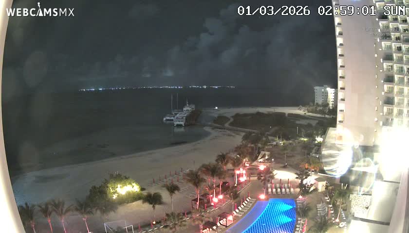 Cancun, Playa Juanito & Isla Mujeres Garrafon/Dolphin Discovery Ferry Live Cam - Zona Hotelera, Cancún, Quintana Roo, Mexico