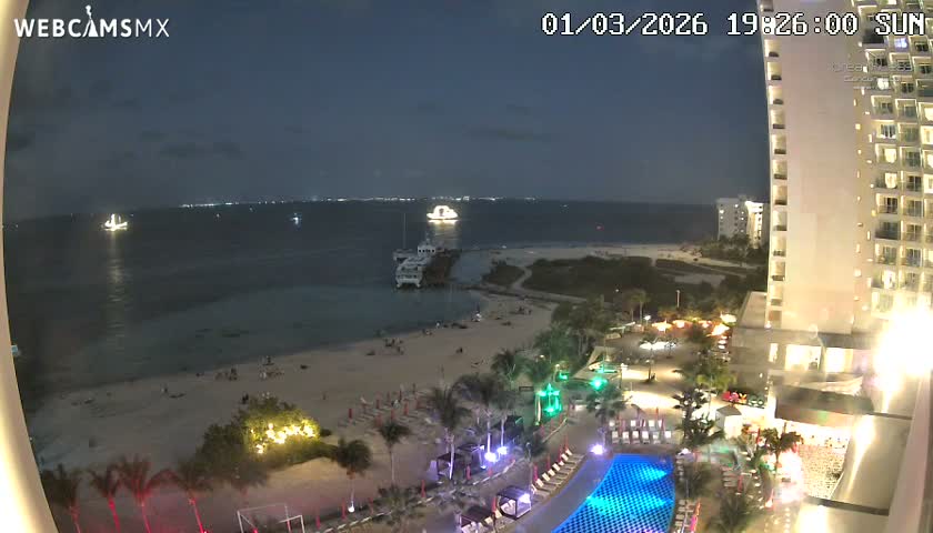 Cancun, Playa Juanito & Isla Mujeres Garrafon/Dolphin Discovery Ferry Live Cam - Zona Hotelera, Cancún, Quintana Roo, Mexico