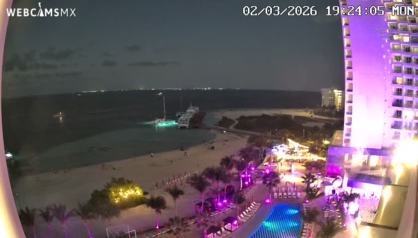 Cancun, Playa Juanito & Isla Mujeres Garrafon/Dolphin Discovery Ferry Live Cam - Zona Hotelera, Cancún, Quintana Roo, Mexico