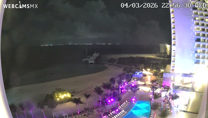 Cancun, Playa Juanito & Isla Mujeres Garrafon/Dolphin Discovery Ferry Live Cam - Zona Hotelera, Cancún, Quintana Roo, Mexico