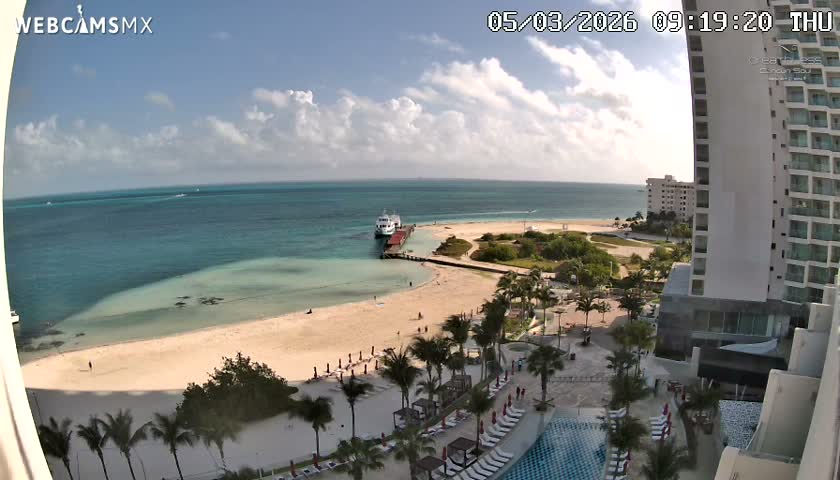 Cancun, Playa Juanito & Isla Mujeres Garrafon/Dolphin Discovery Ferry Live Cam - Zona Hotelera, Cancún, Quintana Roo, Mexico