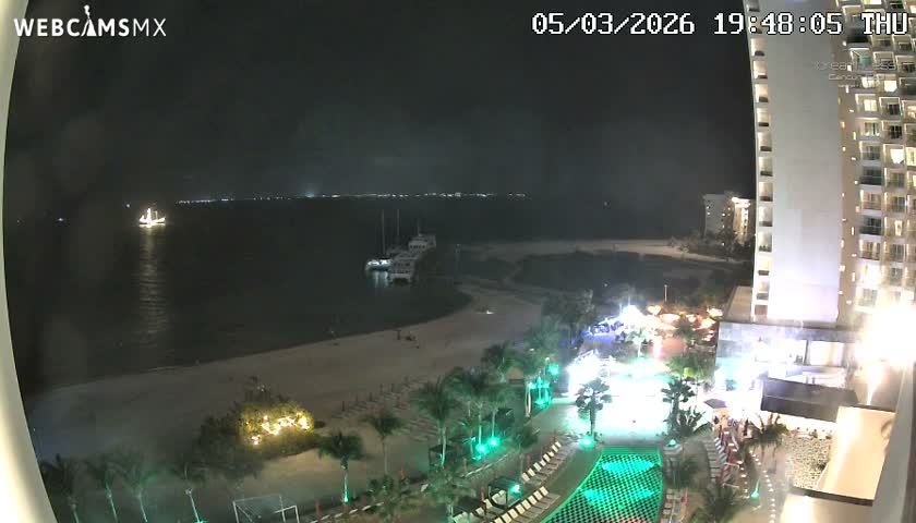 Cancun, Playa Juanito & Isla Mujeres Garrafon/Dolphin Discovery Ferry Live Cam - Zona Hotelera, Cancún, Quintana Roo, Mexico