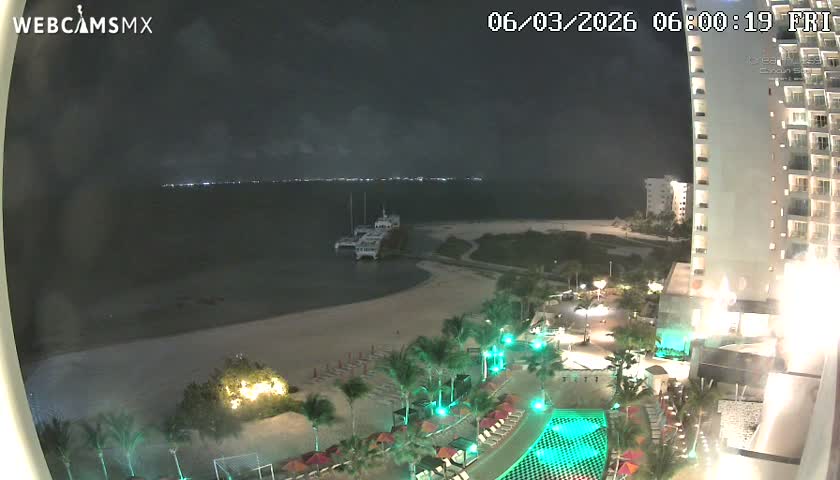 Cancun, Playa Juanito & Isla Mujeres Garrafon/Dolphin Discovery Ferry Live Cam - Zona Hotelera, Cancún, Quintana Roo, Mexico
