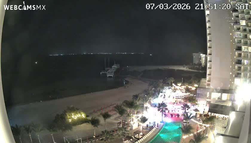 Cancun, Playa Juanito & Isla Mujeres Garrafon/Dolphin Discovery Ferry Live Cam - Zona Hotelera, Cancún, Quintana Roo, Mexico